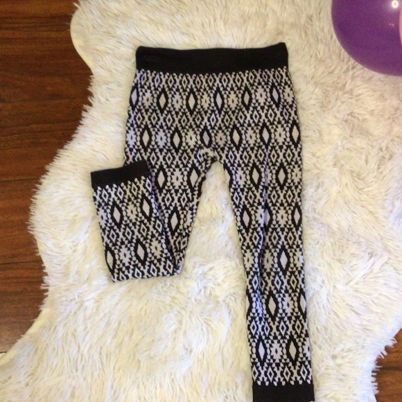 Girls Pattern Pants ๐๐ - Picture 2 of 3